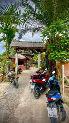 Гостиница Leaf House Bungalows SHA PLUS approved  Ko Lanta